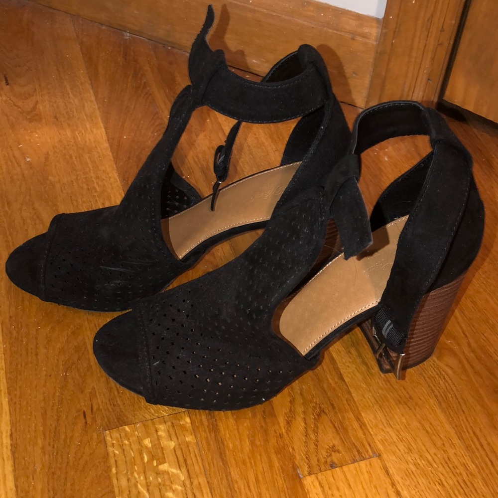 Black open toe heels - Picture 3 of 4